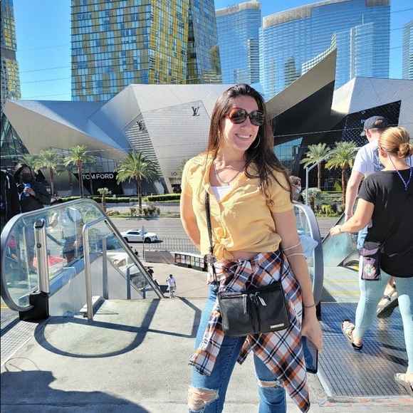 Meet Your Posher - Picture 6 of 8